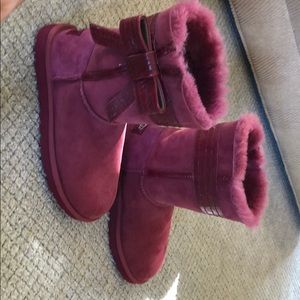 Ugg boots, size 6, cherish color. Very rare.